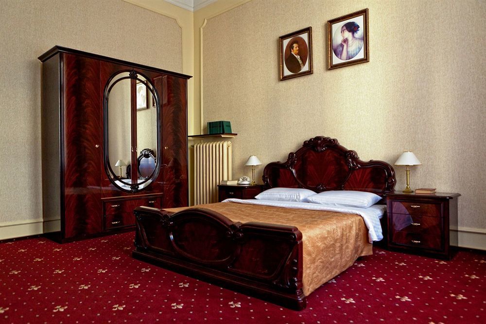 George Hotel