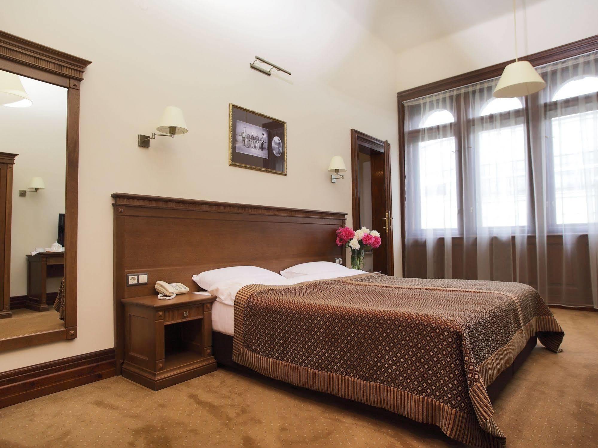 George Hotel